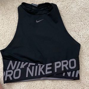 Black Nike intertwist workout crop top